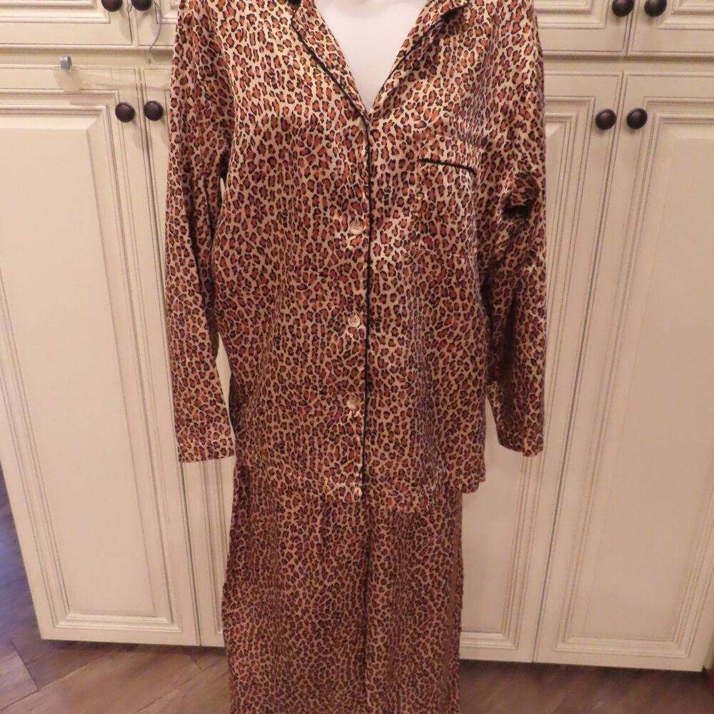CHARATER Leopard Animal Print Satin Pajamas PJs size Med-Large